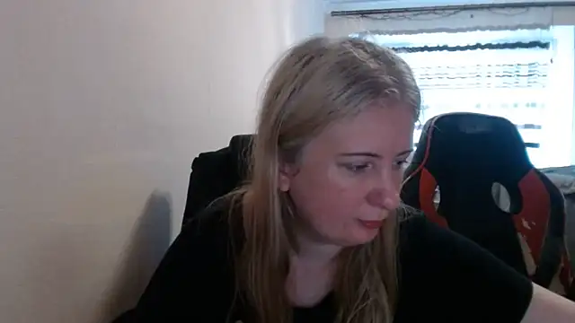 Snapshot of PeterAndJen chatting on 06/21/26, 06:05 PeterAndJen online show from 06/21/26, 06:05
