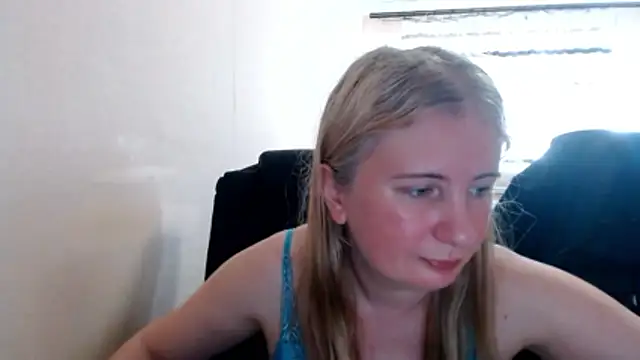 Snapshot of PeterAndJen chatting on 06/22/26, 04:59 PeterAndJen online show from 06/22/26, 04:59