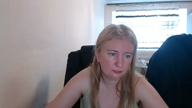 Snapshot of PeterAndJen chatting on 06/24/26, 05:17 PeterAndJen online show from 06/24/26, 05:17