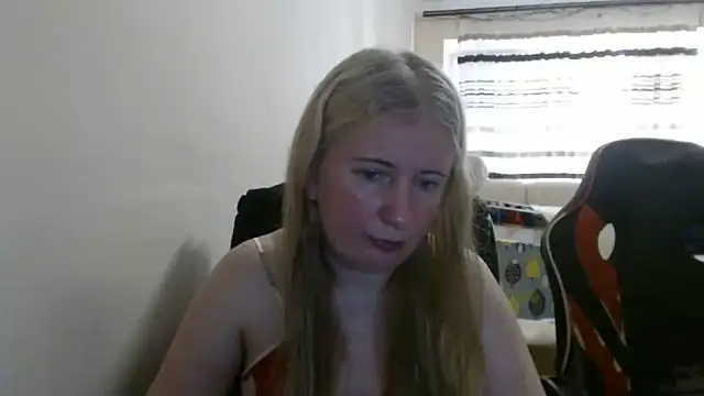 Snapshot of PeterAndJen chatting on 06/24/26, 05:34 PeterAndJen online show from 06/24/26, 05:34