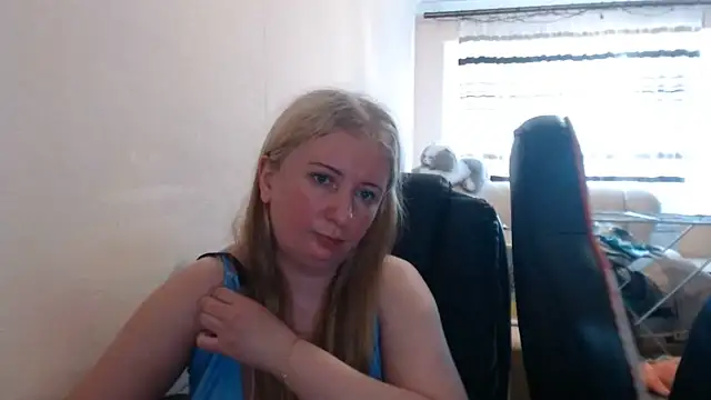 Snapshot of PeterAndJen chatting on 06/27/26, 12:22 PeterAndJen online show from 06/27/26, 12:22