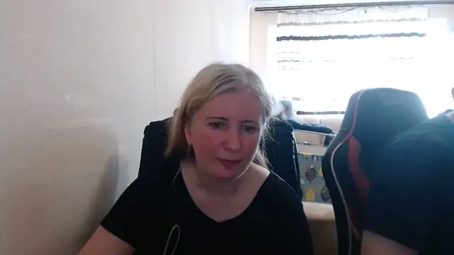 Snapshot of PeterAndJen chatting on 06/28/26, 04:57 PeterAndJen online show from 06/28/26, 04:57