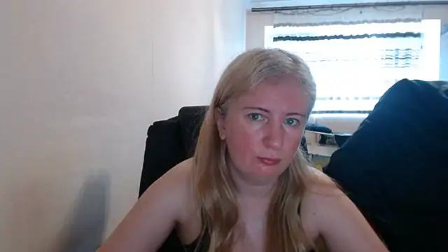Snapshot of PeterAndJen chatting on 06/29/26, 05:03 PeterAndJen online show from 06/29/26, 05:03