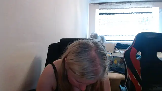 Snapshot of PeterAndJen chatting on 06/29/26, 10:15 PeterAndJen online show from 06/29/26, 10:15