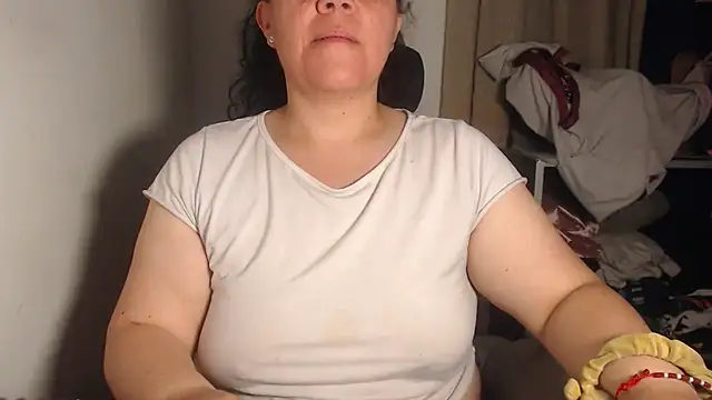 Snapshot of agathamiller01 chatting on 07/25/26, 02:42 agathamiller01 online show from 07/25/26, 02:42