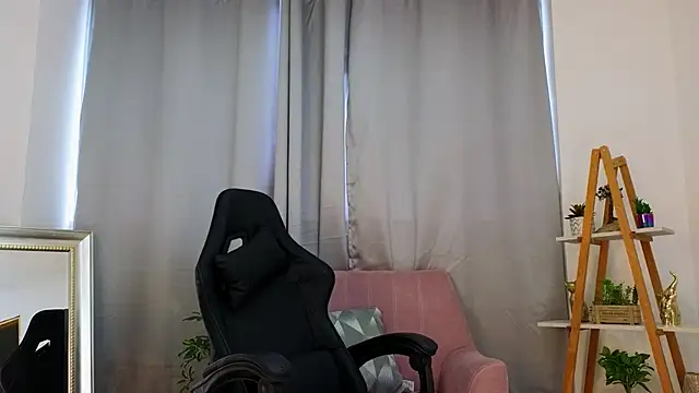 bella  adams online show from 03/07/25, 09:27