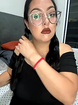 Snapshot of MileyGia chatting on 09/09/25, 02:33 MileyGia online show from 09/09/25, 02:33