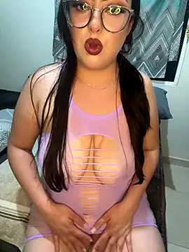 Snapshot of MileyGia chatting on 10/04/25, 02:42 MileyGia online show from 10/04/25, 02:42