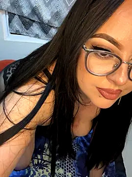 Snapshot of MileyGia chatting on 10/18/25, 03:20 MileyGia online show from 10/18/25, 03:20