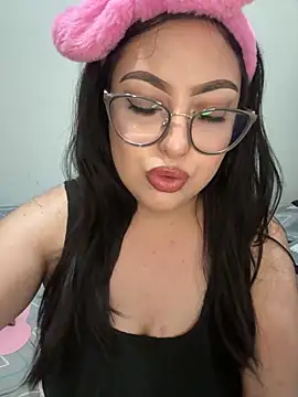 Snapshot of MileyGia chatting on 05/15/26, 01:12 MileyGia online show from 05/15/26, 01:12