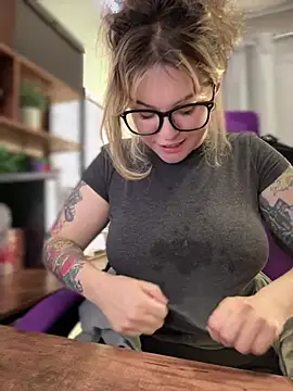 Snapshot of JennKenobi chatting on 02/19/25, 09:14 JennKenobi online show from 02/19/25, 09:14