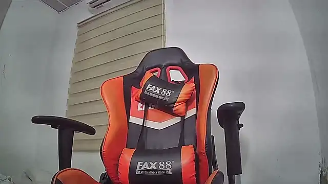 EvaTiffany online show from 11/13/25, 03:16