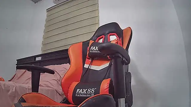 EvaTiffany online show from 11/28/25, 04:04