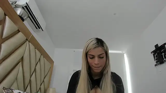 Snapshot of briana_wonder69xxx chatting on 05/27/26, 02:36 briana wonder69xxx online show from 05/27/26, 02:36