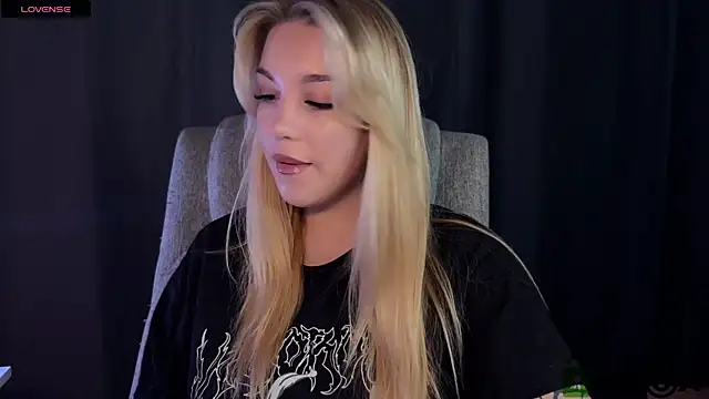 Snapshot of ariashaa chatting on 06/10/26, 01:54 ariashaa online show from 06/10/26, 01:54