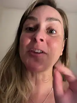 Snapshot of misslulipop chatting on 02/21/25, 01:44 misslulipop online show from 02/21/25, 01:44