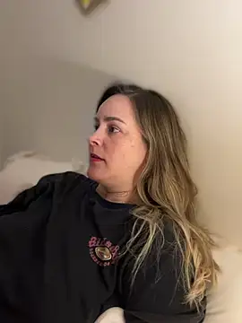 Snapshot of misslulipop chatting on 03/21/25, 01:34 misslulipop online show from 03/21/25, 01:34