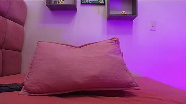 lorrayne  online show from 02/11/25, 11:54