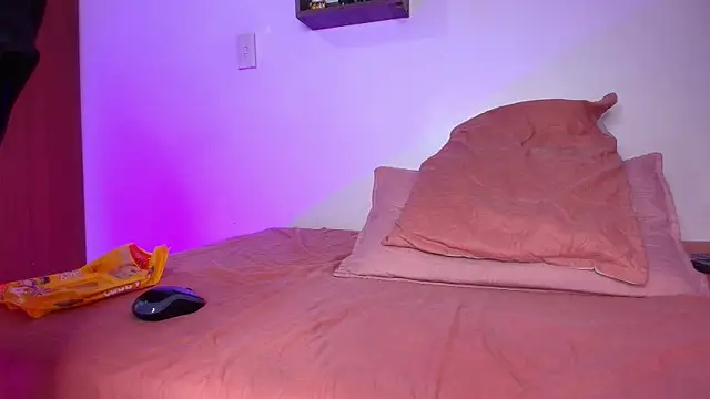 lorrayne  online show from 03/18/25, 06:04