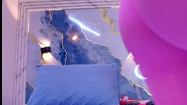 lorrayne  online show from 10/10/25, 12:15