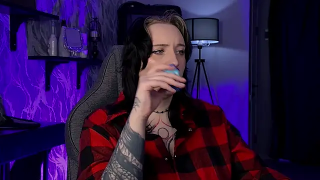 AsheLucker online show from 01/10/26, 09:41