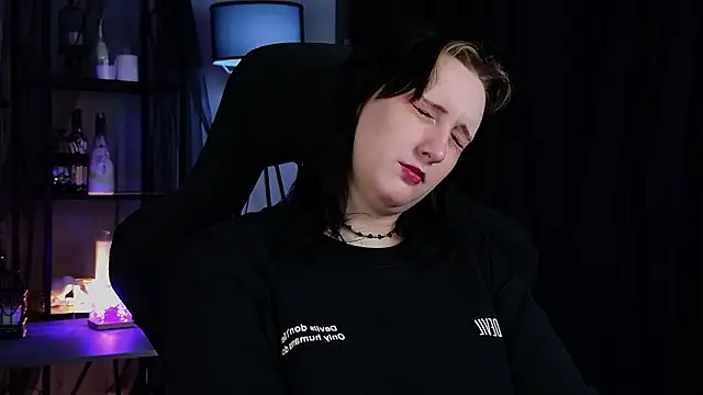 AsheLucker online show from 02/15/26, 11:01