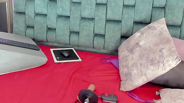 IsiisLovei online show from 02/11/26, 02:44