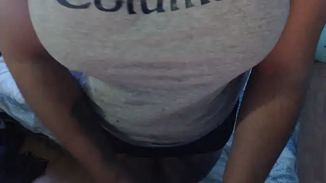 Snapshot of Hilarybunnyy chatting on 12/02/24, 10:56 Hilarybunnyy online show from 12/02/24, 10:56