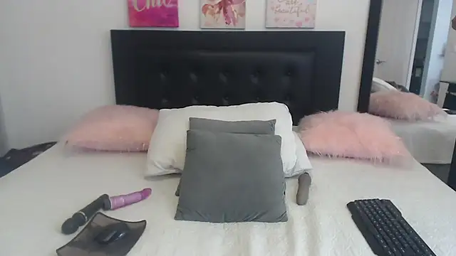 katiehotx online show from 10/02/25, 01:40