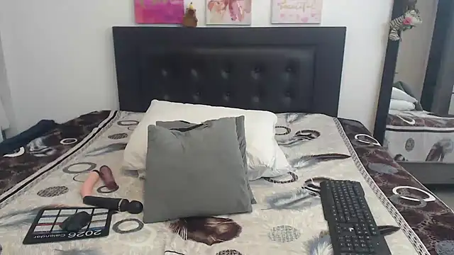 katiehotx online show from 03/28/26, 01:22