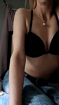 Snapshot of hornymilf00 chatting on 10/26/25, 07:36 hornymilf00 online show from 10/26/25, 07:36