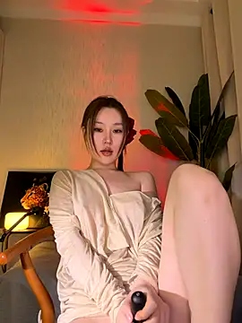 Snapshot of sphynx-_- chatting on 10/10/25, 10:47 sphynx- - online show from 10/10/25, 10:47