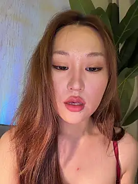 Snapshot of sphynx-_- chatting on 10/16/25, 01:45 sphynx- - online show from 10/16/25, 01:45