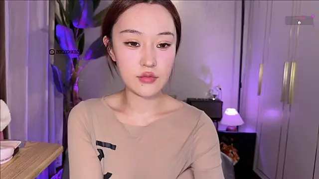 Snapshot of sphynx-_- chatting on 05/25/26, 12:44 sphynx- - online show from 05/25/26, 12:44