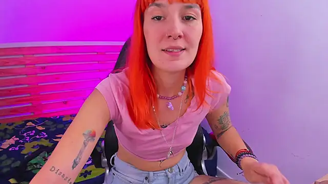 Snapshot of MaryJaneDove chatting on 01/15/25, 11:19 MaryJaneDove online show from 01/15/25, 11:19