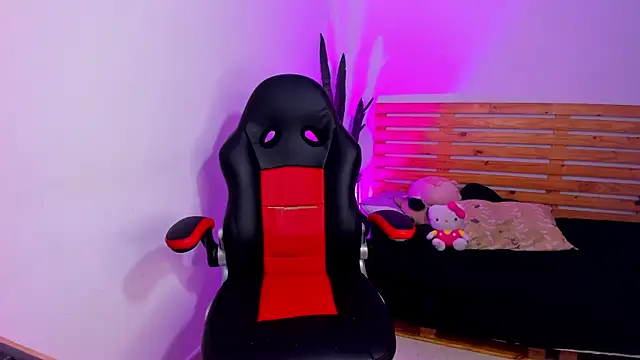 Snapshot of MaryJaneDove chatting on 02/02/25, 02:59 MaryJaneDove online show from 02/02/25, 02:59