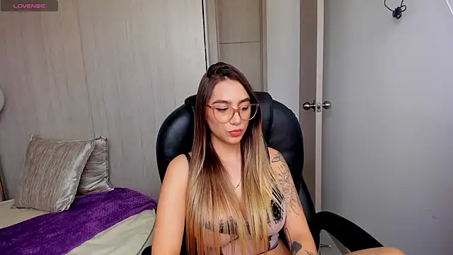 StacyConner online show from 10/21/25, 07:47