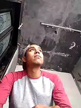 AlexAlejandro13 online show from 12/18/24, 07:41