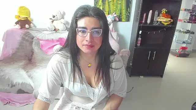 Snapshot of Khalifa_Gold chatting on 06/19/26, 03:16 Khalifa Gold online show from 06/19/26, 03:16
