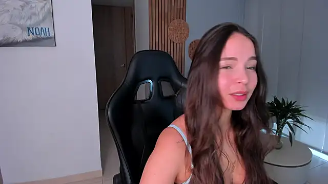 AnnieHallX online show from 05/17/26, 08:38