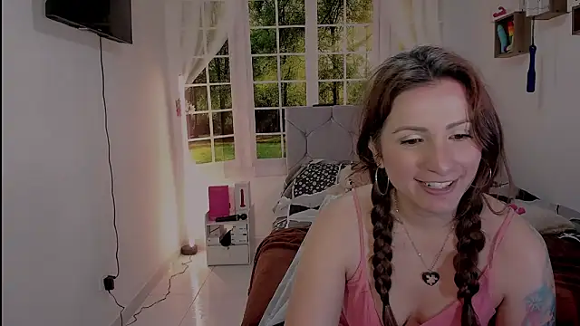 Snapshot of vanessabrown_ chatting on 05/09/26, 03:28 vanessabrown online show from 05/09/26, 03:28