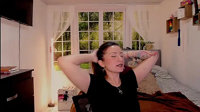 vanessabrown  online show from 06/12/26, 05:01