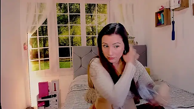vanessabrown  online show from 06/17/26, 03:57