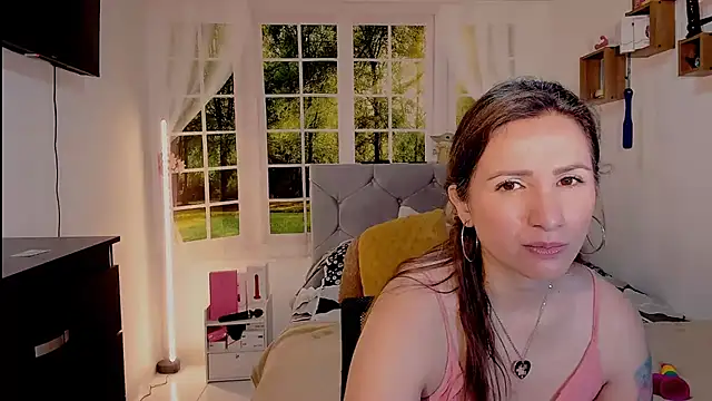 vanessabrown  online show from 07/05/26, 04:36