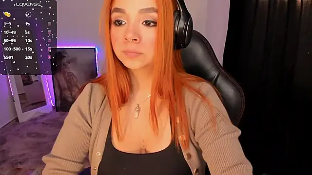 Snapshot of GiaBrooksX chatting on 11/15/25, 11:29 GiaBrooksX online show from 11/15/25, 11:29