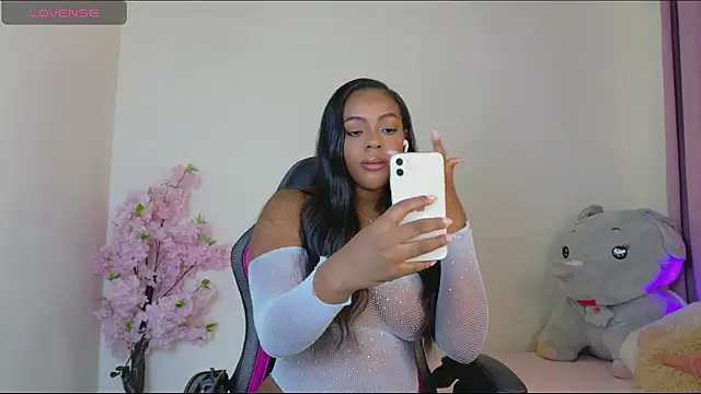 Snapshot of HollyJorda chatting on 05/05/26, 03:42 HollyJorda online show from 05/05/26, 03:42