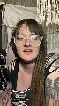 Snapshot of 1-800-FUCKYOU chatting on 03/05/25, 08:32 1-800-FUCKYOU online show from 03/05/25, 08:32