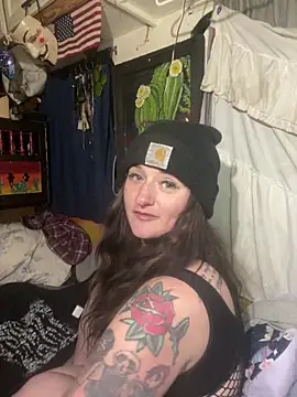 Snapshot of 1-800-FUCKYOU chatting on 03/15/25, 04:46 1-800-FUCKYOU online show from 03/15/25, 04:46