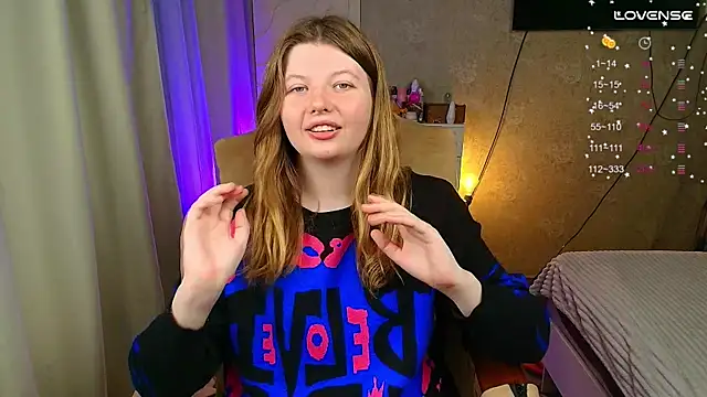 Snapshot of Vivian_cutie chatting on 09/25/25, 04:21 Vivian cutie online show from 09/25/25, 04:21