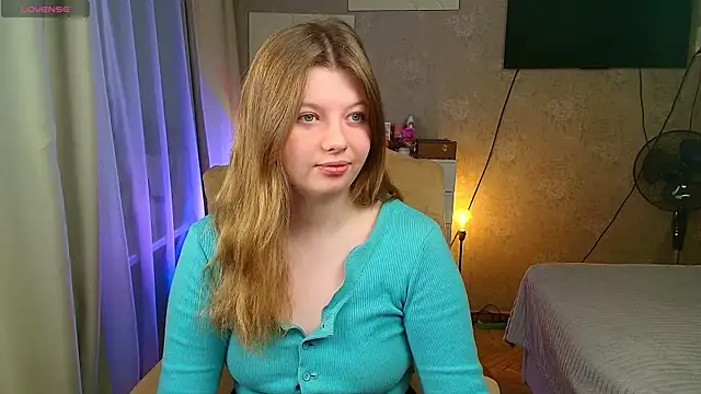 Snapshot of Vivian_cutie chatting on 11/22/25, 04:22 Vivian cutie online show from 11/22/25, 04:22